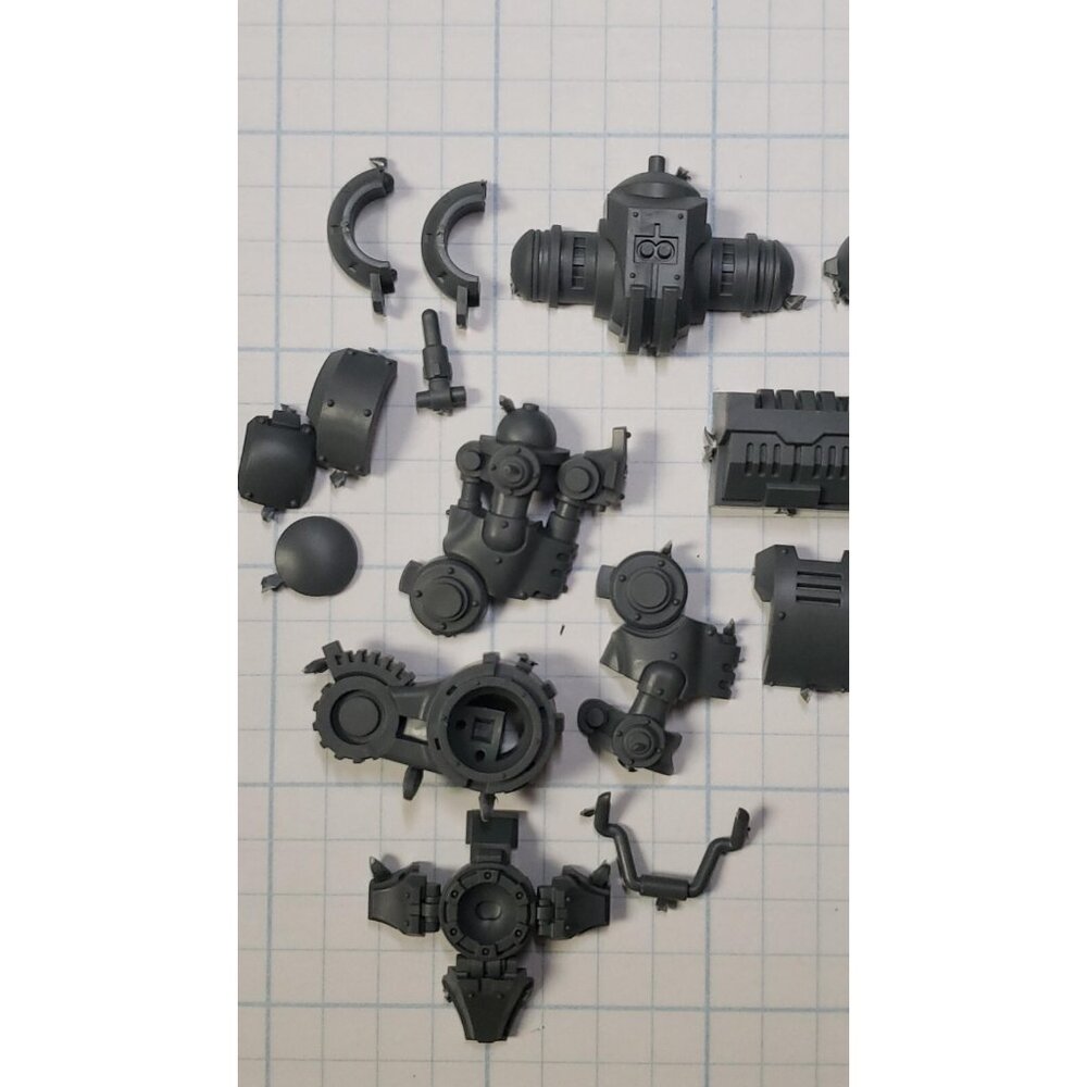 Warhammer 40k Space Marine Bits Primaris Invictor Warsuit Armored Legs Set - Picture 3 of 7